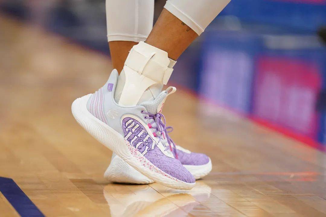 NBA常规赛：库里左脚韧带扭伤，勇士队季后赛前景受影响