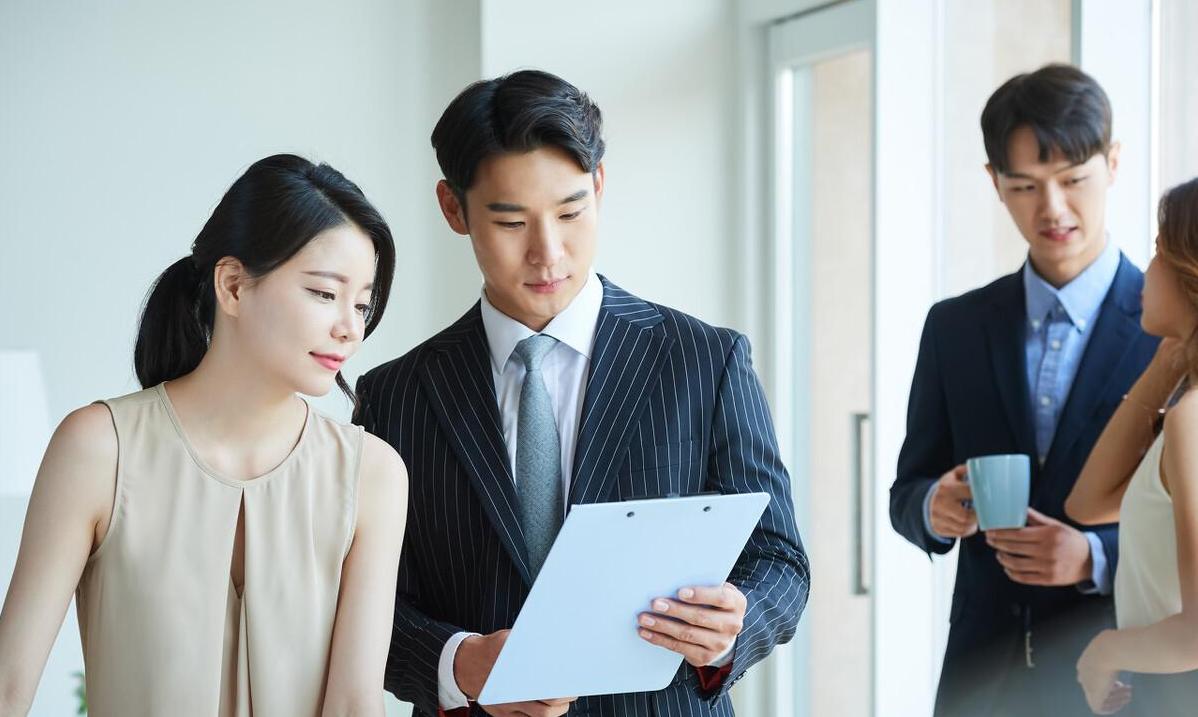 看清勇士生活是什么歌_真正的勇士是看清生活的_真正的勇士是看清生活