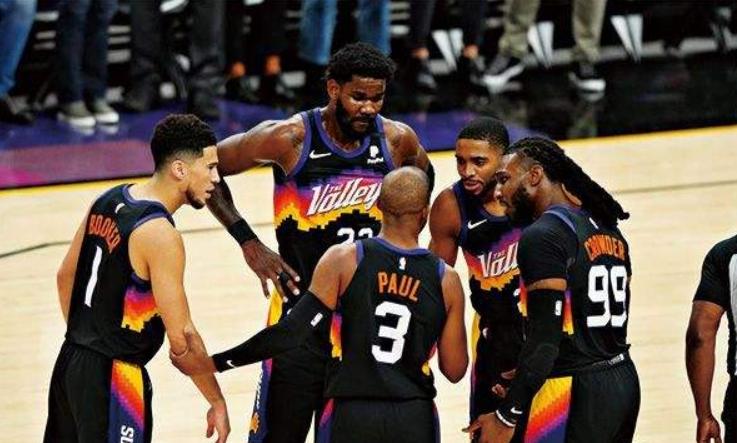 NBA赛季中期交易策略：大交易与小操作的对比分析