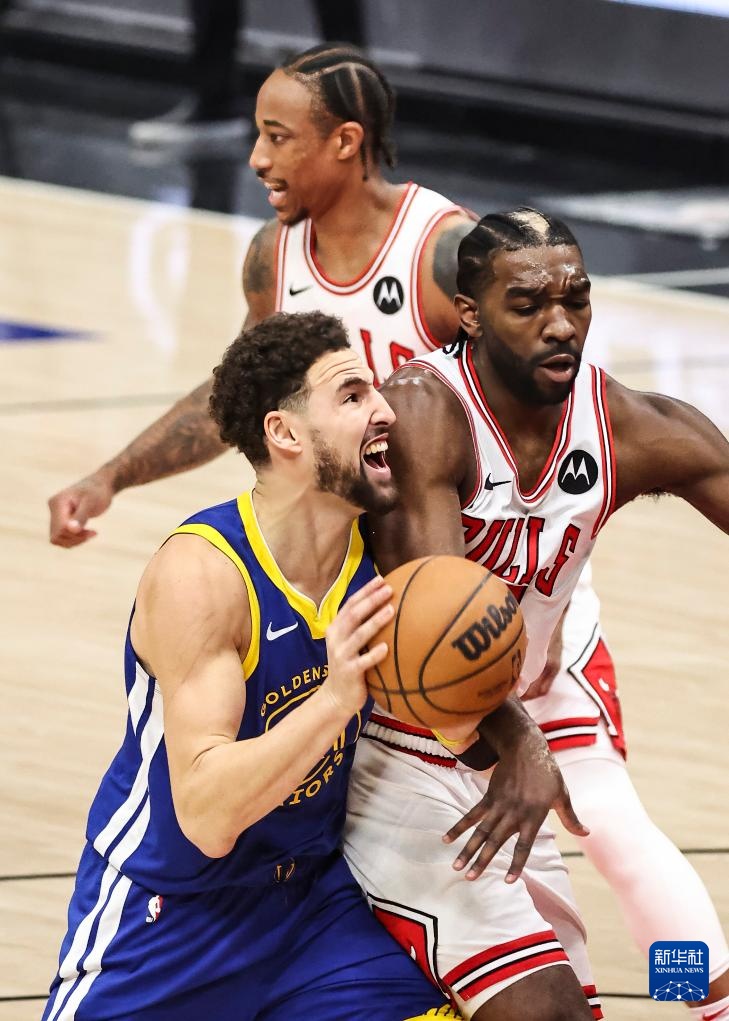 2023-2024赛季NBA常规赛：金州勇士队客场战胜芝加哥公牛队精彩瞬间