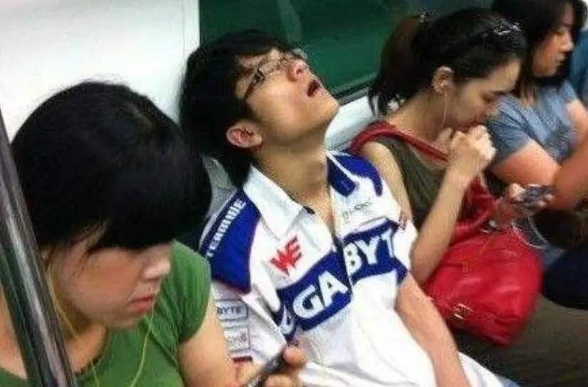 英雄联盟s3什么时候结束_英雄联盟已经结束还在游戏中_英雄联盟结束时候卡住了
