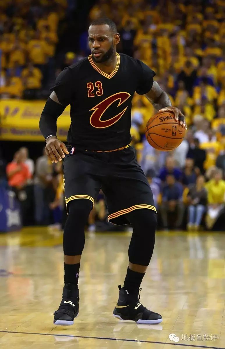 回顾2015-2016赛季NBA总决赛：骑士与勇士的史诗对决与勒布朗詹姆斯的传奇表现