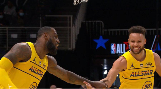 詹姆斯与库里：NBA十年巅峰对决，全明星首次同队登场