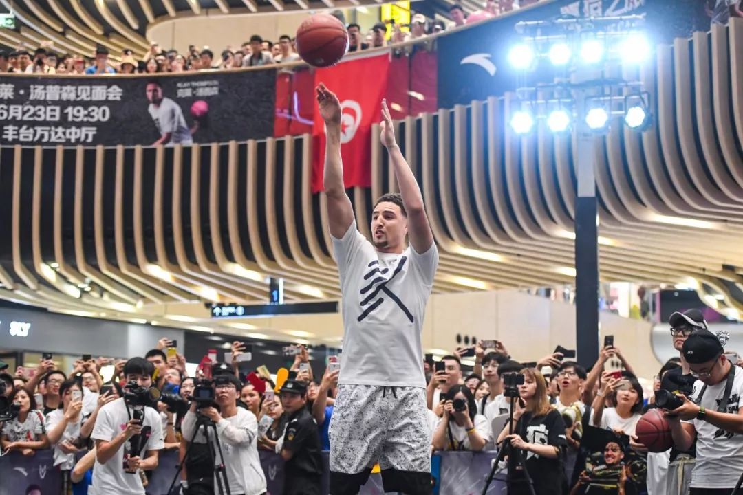 骑士队夺冠球迷反应_骑士夺冠中国球迷疯狂_骑士夺冠中锋