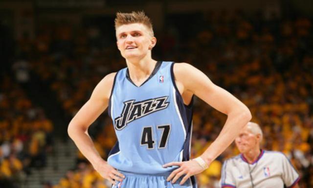 外线球员当盖帽王多难？NBA史上仅他1人，曾比詹姆斯还全面