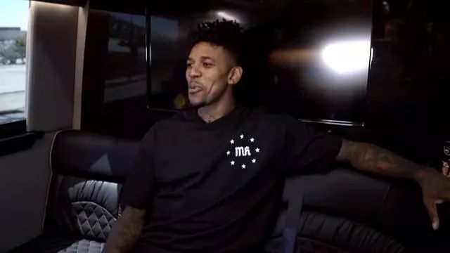 科比退役战后尼克-杨的签名鞋事件：从垃圾桶到Nike球鞋的转变