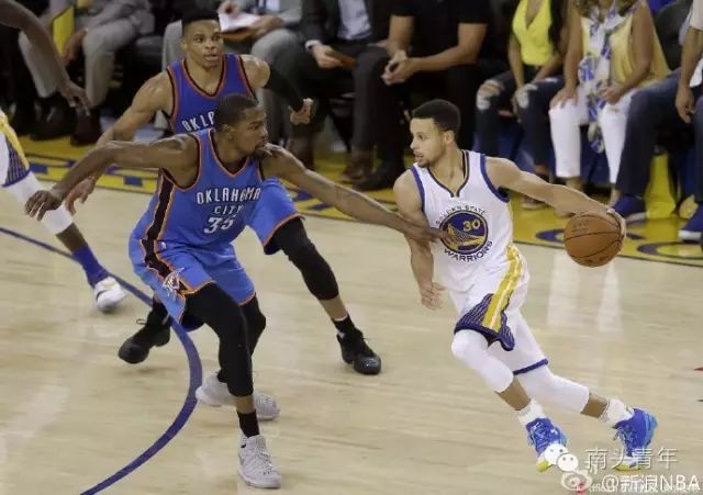 NBA季后赛勇士队主场战胜雷霆队，连续第二年晋级总决赛，库里表现出色