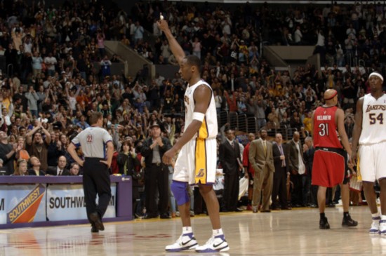 nba科比单场拿81分的比赛视频_科比单局81分视频_科比单打锦集