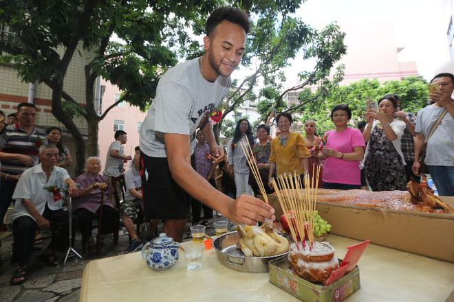 NBA球星凯尔·安德森寻根之旅：跨越半世纪的血脉重逢与中华文化传承
