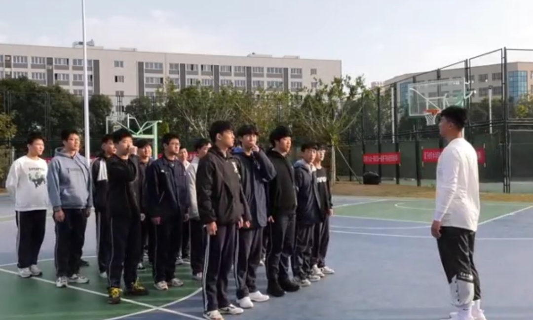篮球单手肩上投篮口诀_篮球单手肩上投篮专项准备活动_篮球单手肩上投篮视频