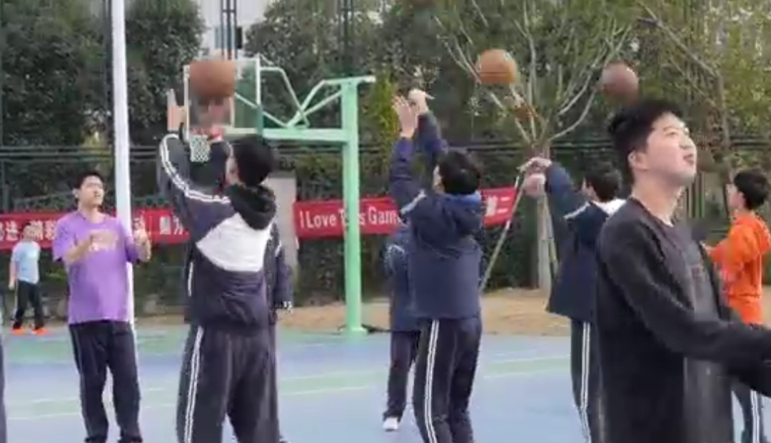 篮球单手肩上投篮专项准备活动_篮球单手肩上投篮口诀_篮球单手肩上投篮视频