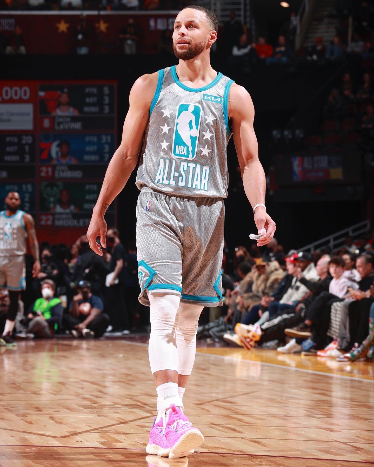 2022 NBA全明星赛：詹姆斯、库里等球星球鞋亮相，库里首次获得全明星MVP