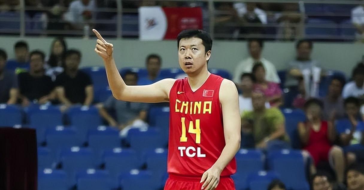 姚明是首发球员吗_首发明星打姚明是谁_姚明打全明星是首发么