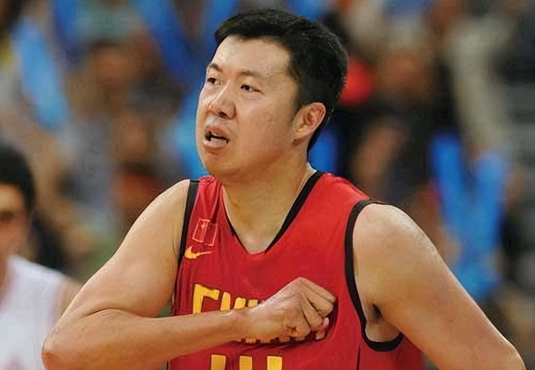首发明星打姚明是谁_姚明是首发球员吗_姚明打全明星是首发么