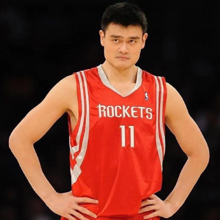 姚明是首发球员吗_首发明星打姚明是谁_姚明打全明星是首发么