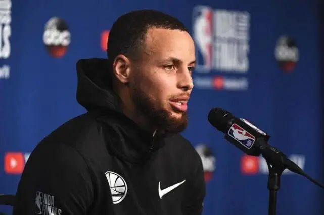 库里心目中的NBA历史最佳阵容：魔术师、乔丹、伯德、邓肯与奥尼尔