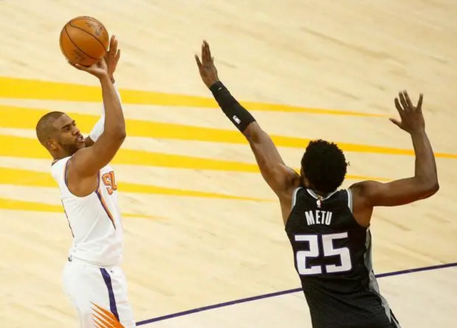 最近新出篮球电影 有nba球员的_篮球队的电影_新出的篮球电影