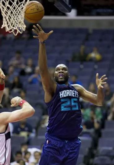 最近新出篮球电影 有nba球员的_篮球队的电影_新出的篮球电影