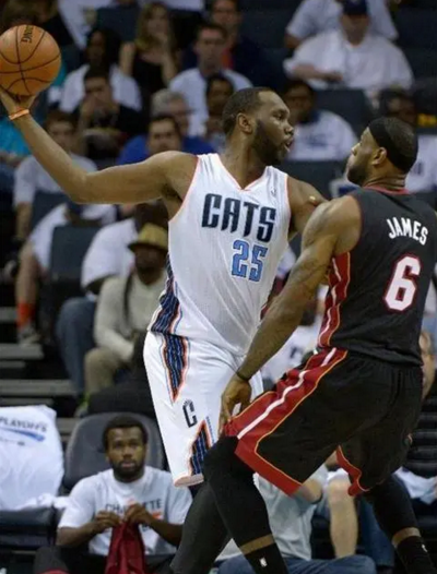 篮球队的电影_新出的篮球电影_最近新出篮球电影 有nba球员的