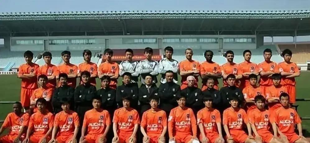 青岛中能 球员_青岛球队队员名单_青岛中能卖球员