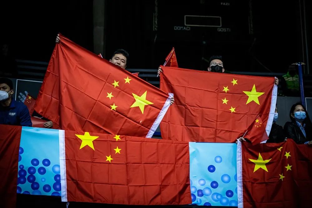 最佳阵容中国球员突金_最佳阵容中国队都用谁_金球奖最佳中锋