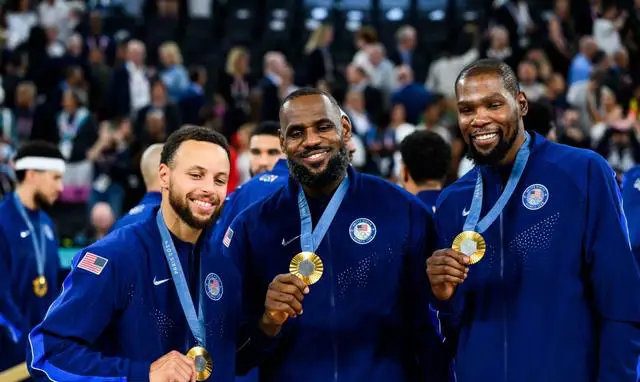 NBA最新动态：杜兰特与布克巴黎庆祝，巴克利批评科尔用人决策