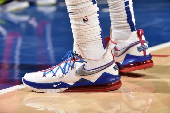 持球队员在球场的_nba主场进攻观众喊什么_nba赛前主队球员怎么去球场