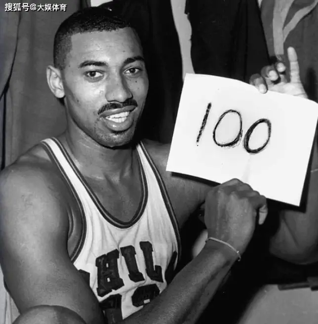 哈登76人首秀遇张伯伦100分60周年纪念，76人对阵尼克斯重温传奇时刻