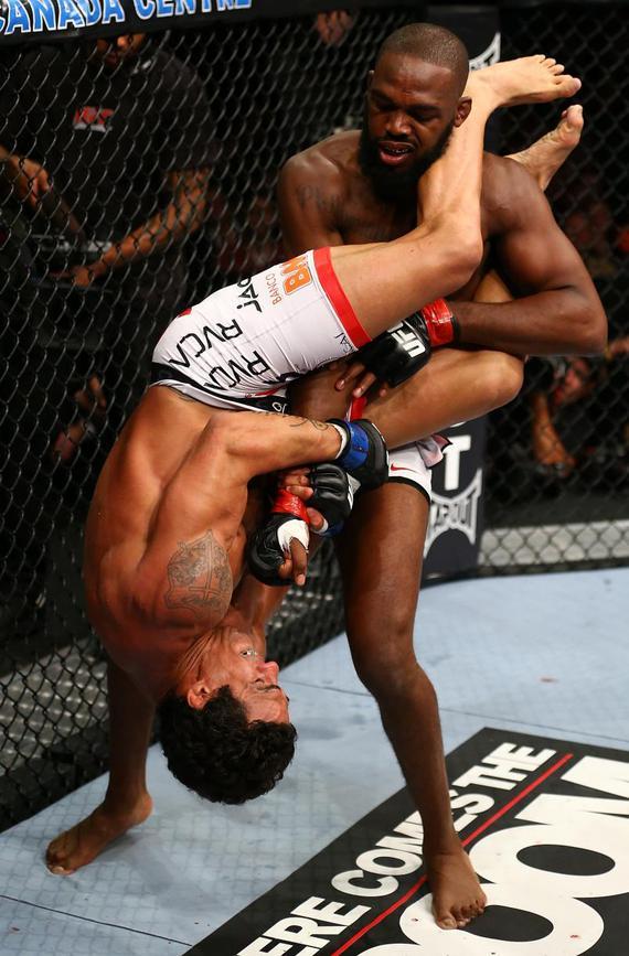 乔恩-琼斯UFC232回归战：史上最伟大MMA选手的7场关键胜绩回顾