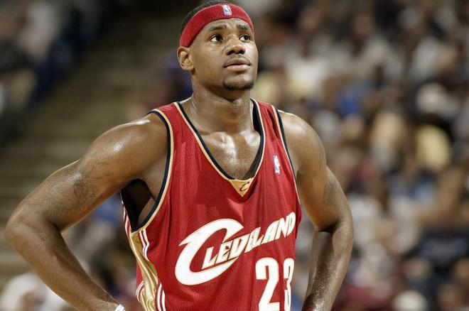 詹姆斯2003年选秀之路：从高中联赛到NBA状元的传奇历程