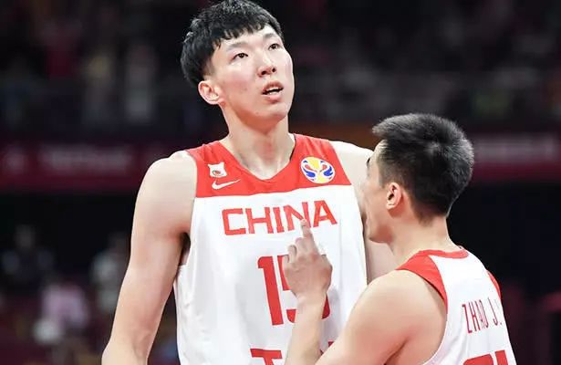 篮球底线球发球战术_篮球发底线球战术视频_篮球底线球发球规则