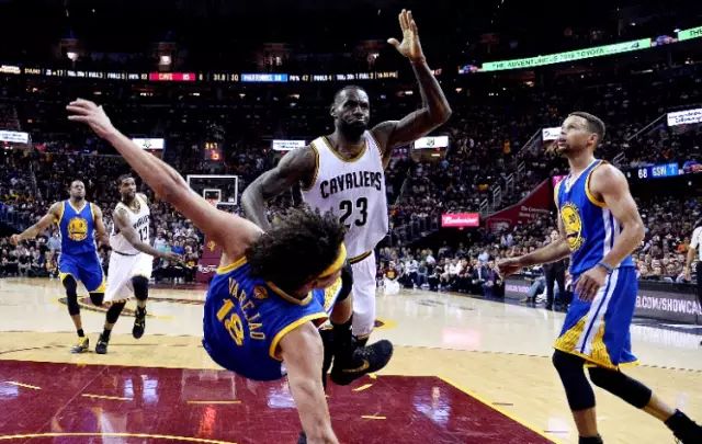 nba底线球战术_篮球发底线球战术视频_篮球底线球发球规则