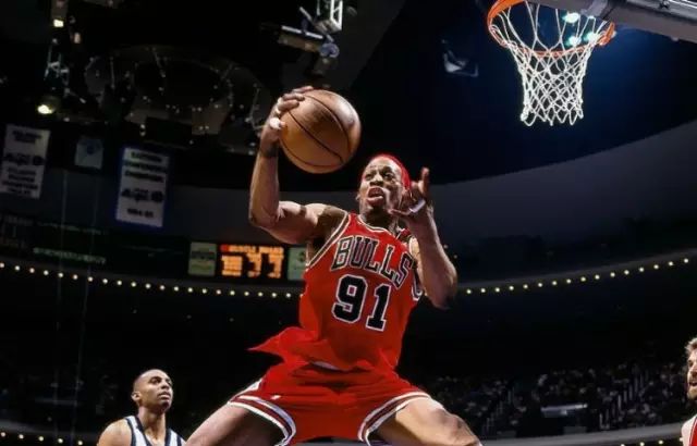 篮球发底线球战术视频_nba底线球战术_篮球底线球发球规则