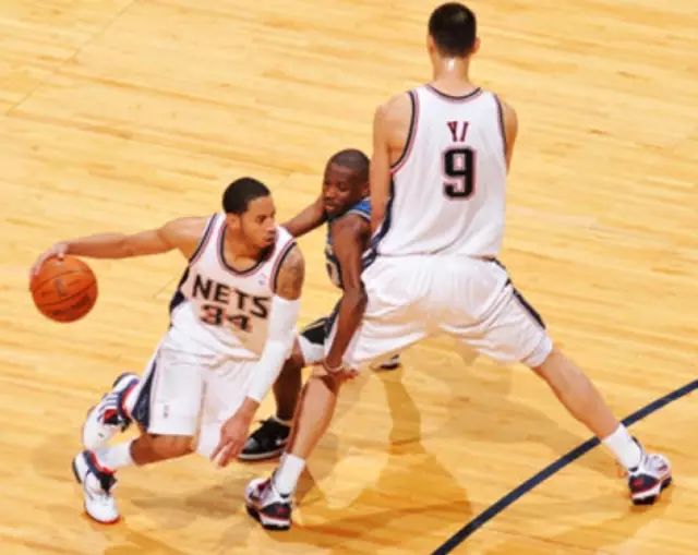nba底线球战术_篮球发底线球战术视频_篮球底线球发球规则