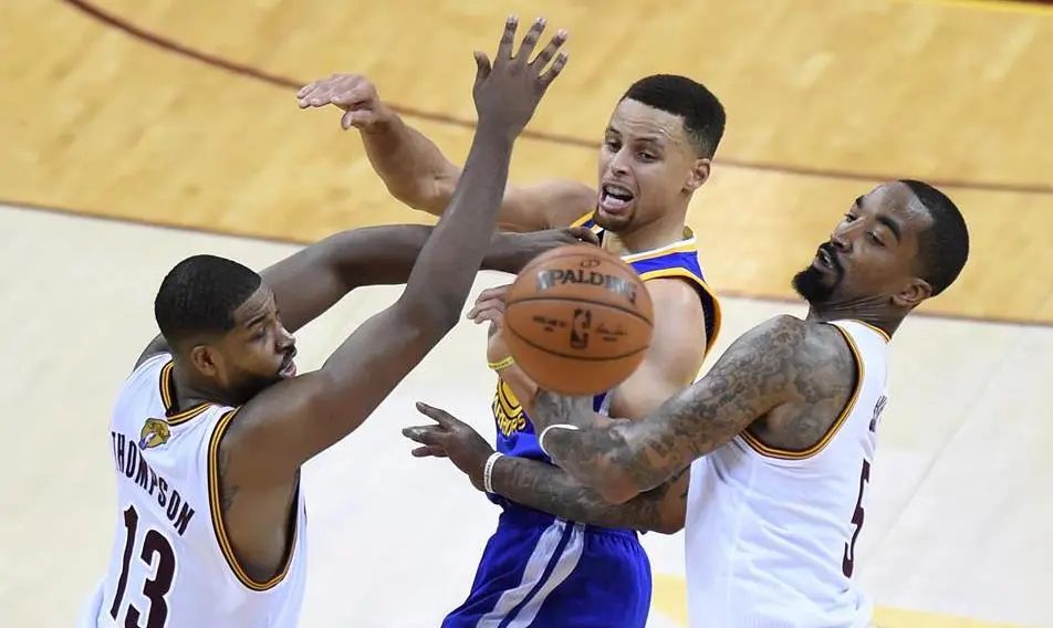 2016年NBA总决赛回顾：詹姆斯全能表现带领骑士逆转勇士夺冠