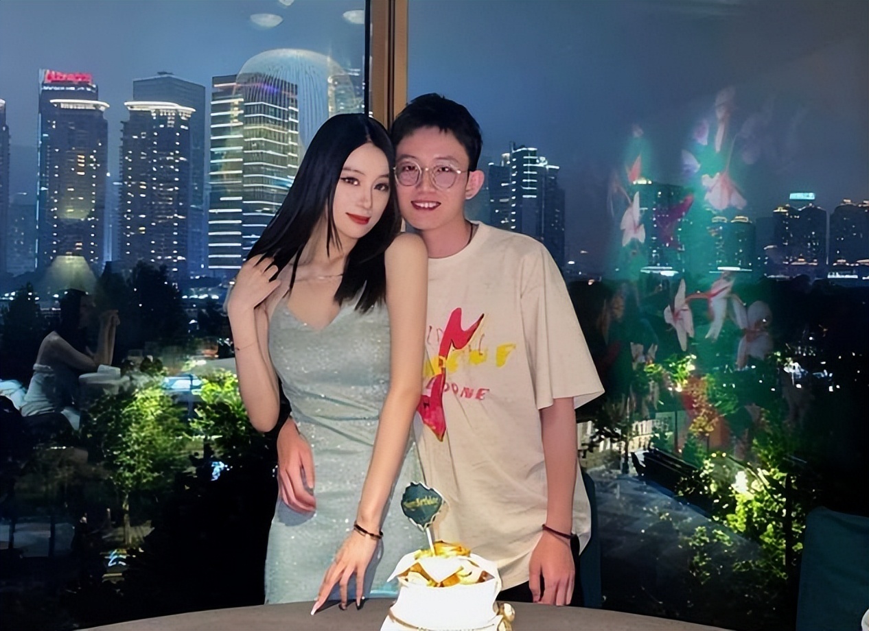 足球明星队伍_足球明星有什么人_明星足球队是那些人