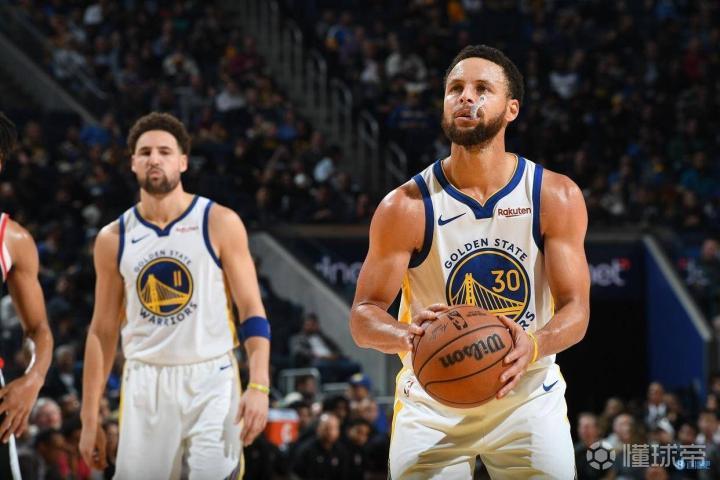 库里本赛季三分命中数357个领跑NBA，场均26.4分助勇士冲击附加赛