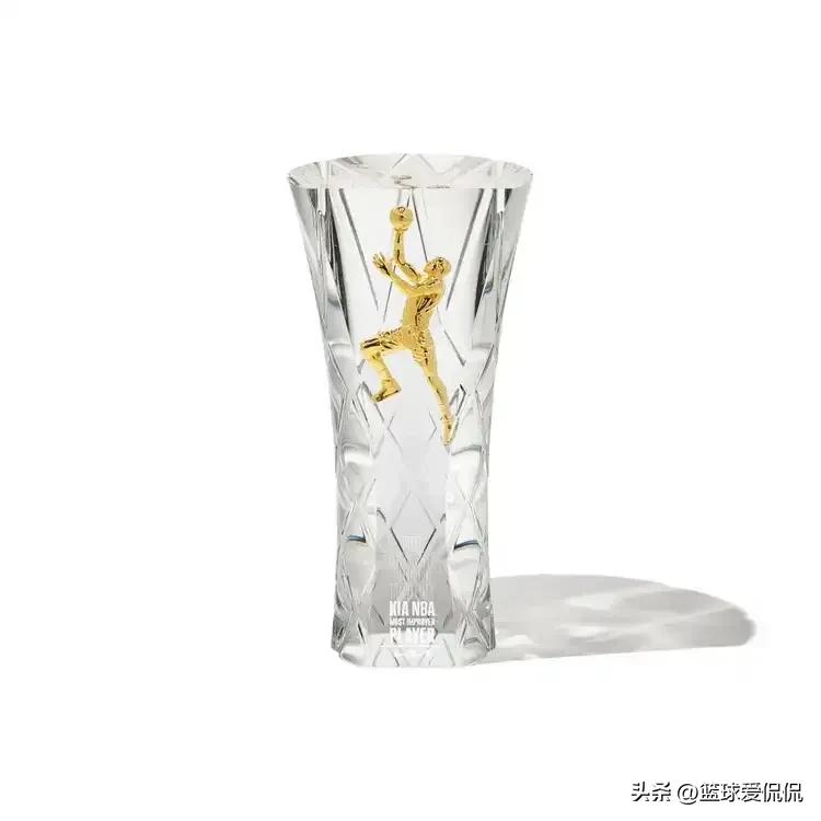 比尔拉塞尔夺冠_比尔·拉塞尔nba总决赛最有价值球员奖杯什么做的_nba比尔拉塞尔奖杯