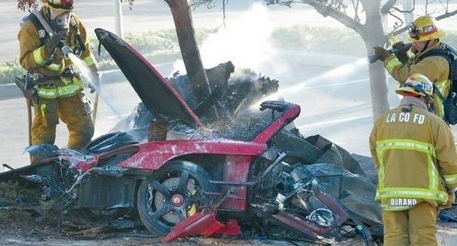 保罗沃克车祸车_保罗沃克死时卡的时是什么车_保罗沃克驾驶的保时捷