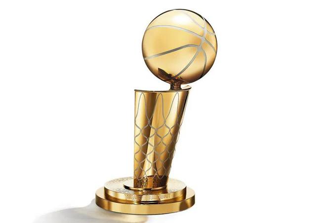nba比尔拉塞尔奖杯_比尔拉塞尔夺冠_比尔·拉塞尔nba总决赛最有价值球员奖杯什么做的