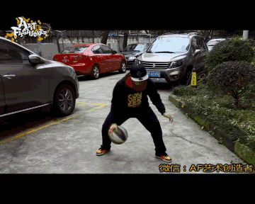 胯下运球老是打到腿_胯下运球为什么感觉腿很别扭_胯下运球碰到腿的原因视频