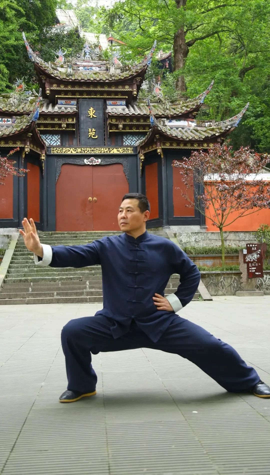 胯下运球老是打到腿_胯下运球碰到腿的原因视频_胯下运球为什么感觉腿很别扭