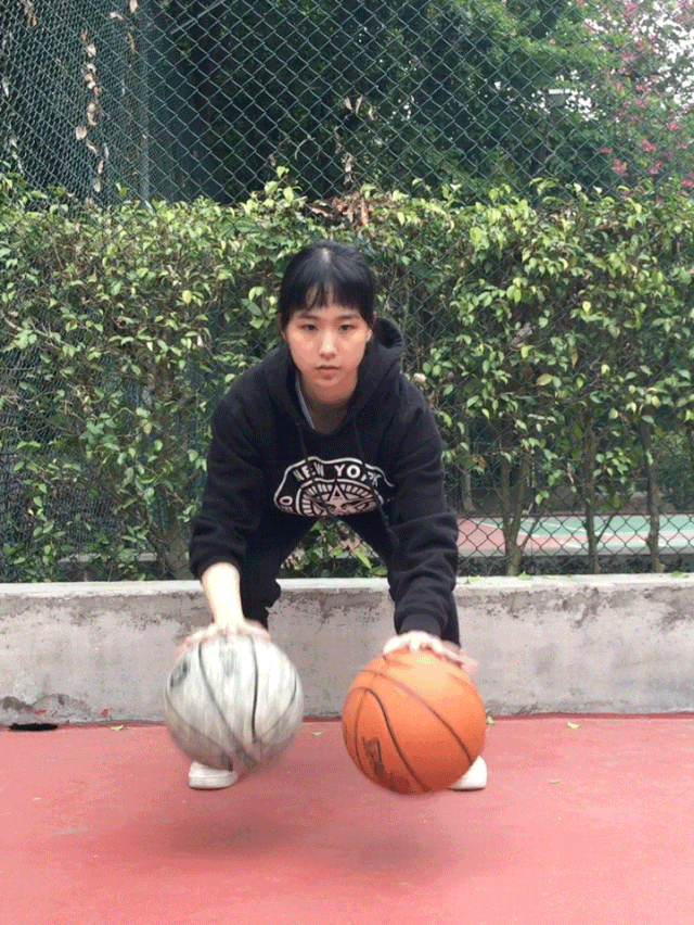 胯下运球总是打到腿_胯下运球碰到腿的原因视频_胯下运球老是打到腿