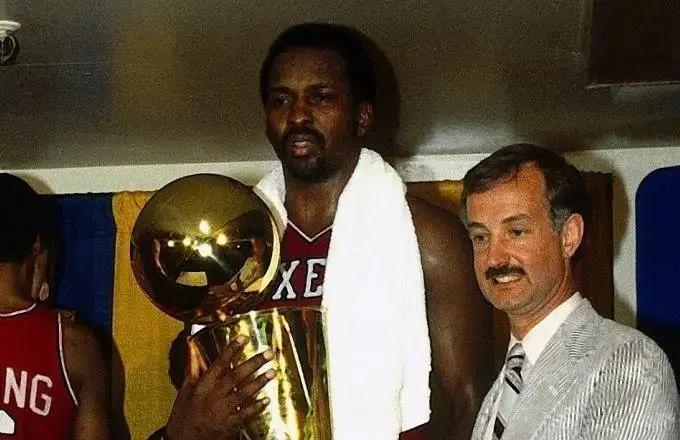 摩西马龙哪个队_最强nba摩西马龙篮板最高_马龙摩西马龙