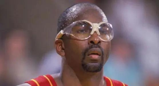 马龙摩西马龙_最强nba摩西马龙篮板最高_摩西马龙哪个队