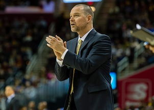 森林狼队主教练克莉斯·芬奇与NBA快船主教练泰伦·卢的执教生涯与背景介绍
