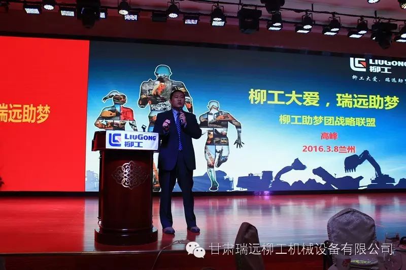 挖掘机投篮球视频_挖掘机投篮挑战不可能_投篮机比赛视频
