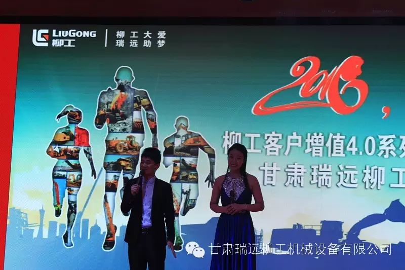 挖掘机投篮挑战不可能_挖掘机投篮球视频_投篮机比赛视频
