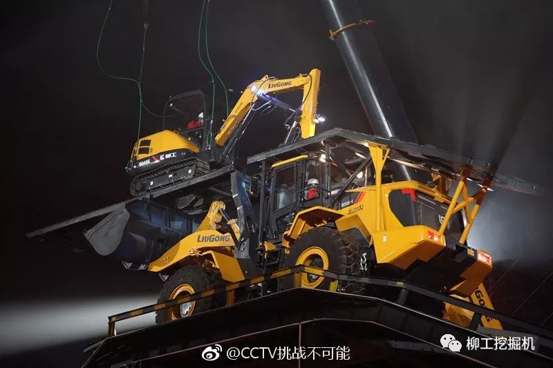 投篮机比赛视频_挖掘机投篮挑战不可能_挖掘机投篮球视频