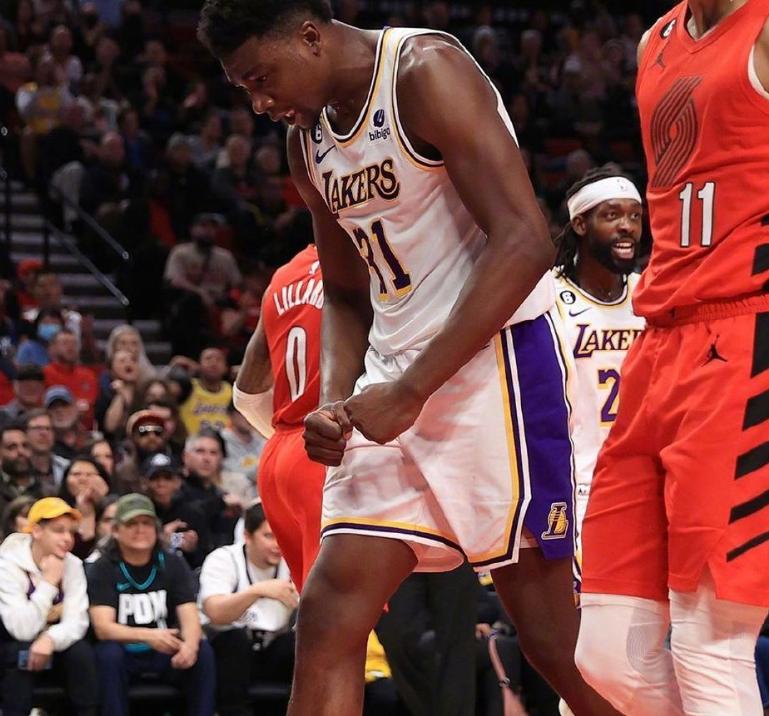 NBA常规赛1月23日：湖人121-112胜开拓者，科比81分17周年纪念日